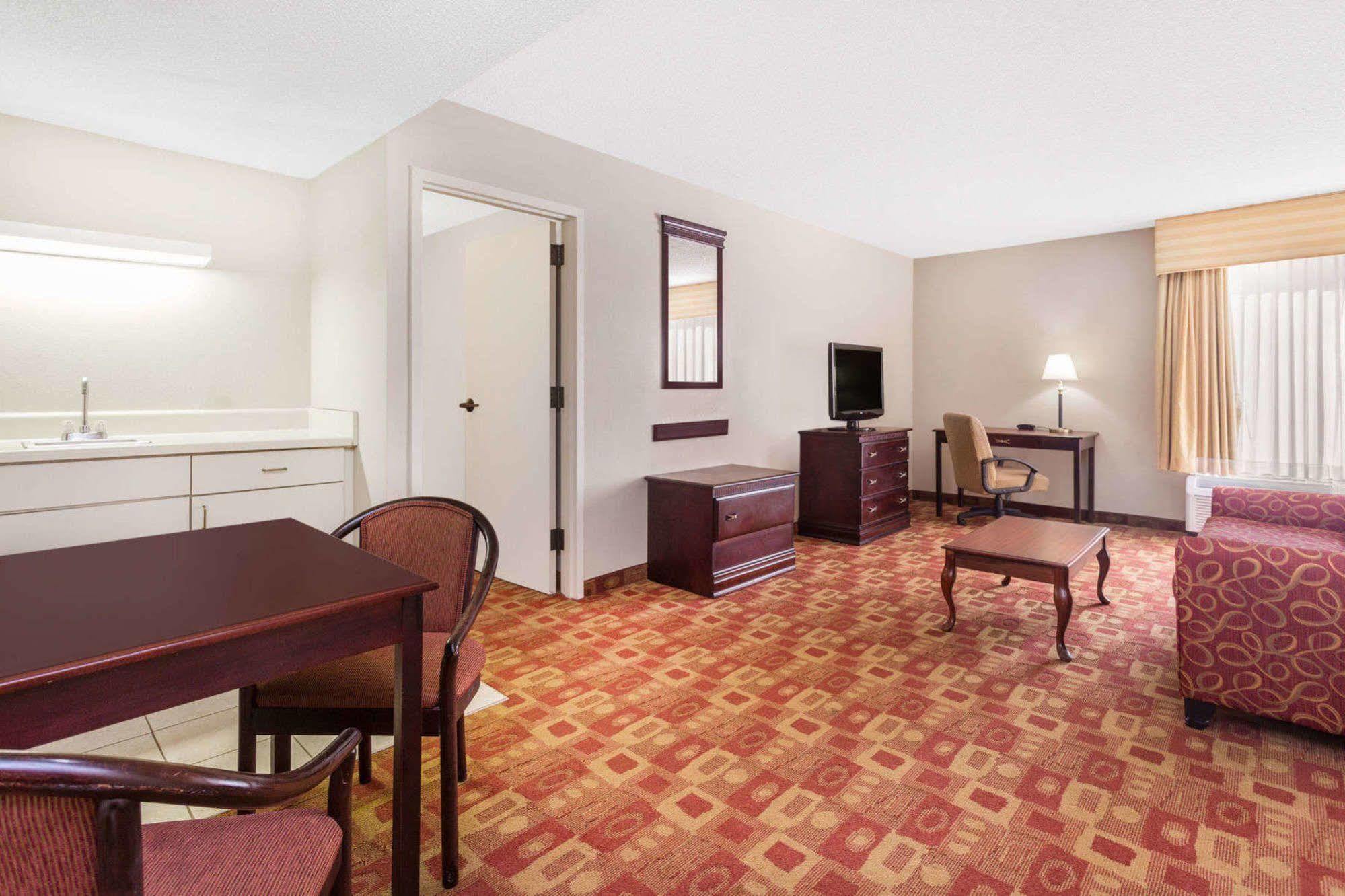 Rome Inn And Suites מראה חיצוני תמונה